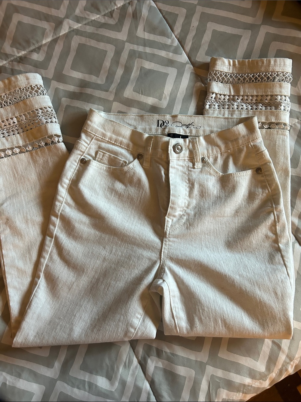 DG2 by Diane Gilman white stretch jeans with detailed crochet bottom🤍🤍🤍